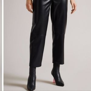BCBG MaxAzria  NWOT 100% Genuine Leather Capri  Pants Butter Soft Size 10